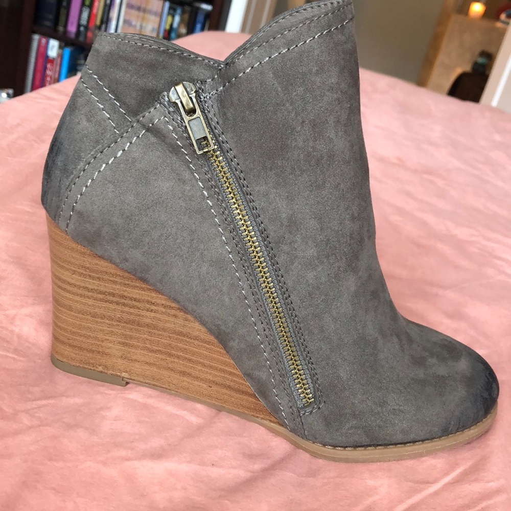 Women’s wedge booties